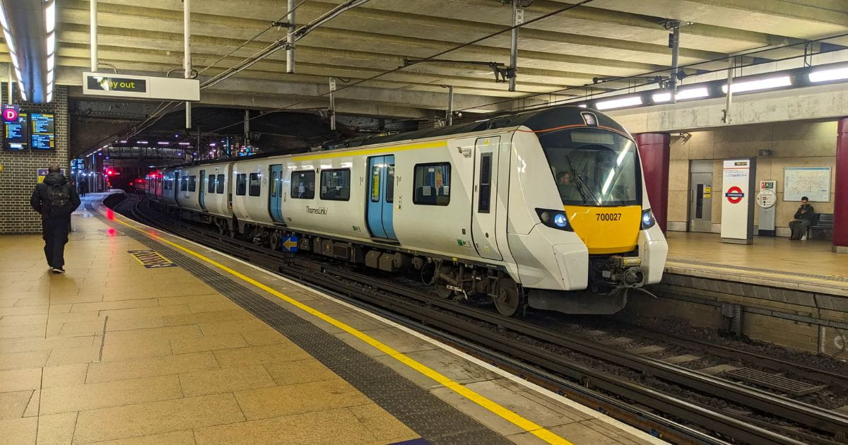 Farringdon railway station