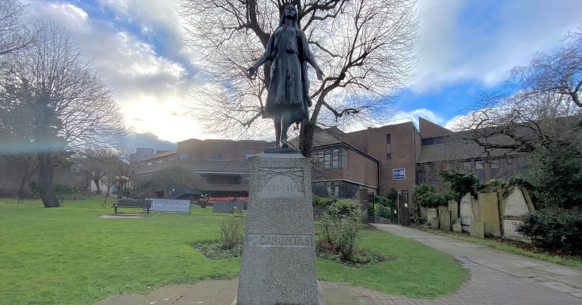 Pocahontas grave statue Gravesend