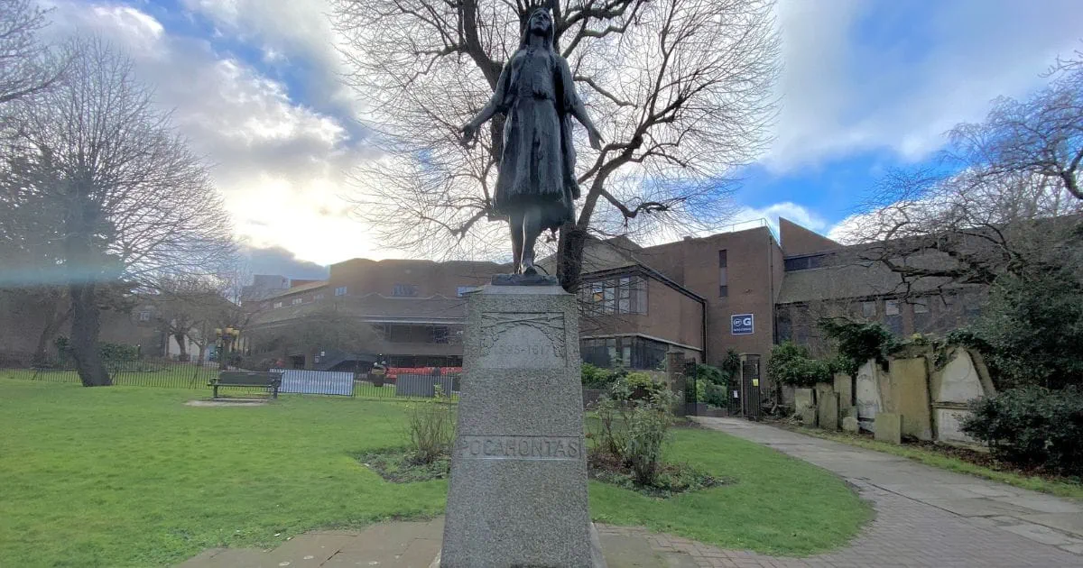 Pocahontas grave statue Gravesend